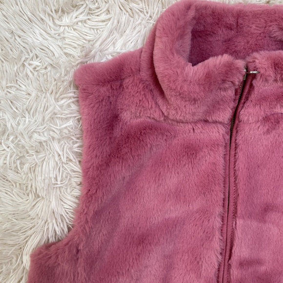 🎉HP🎉 J. Crew Faux Fur Vest 💗 Guava Berry Pink - Picture 8 of 16